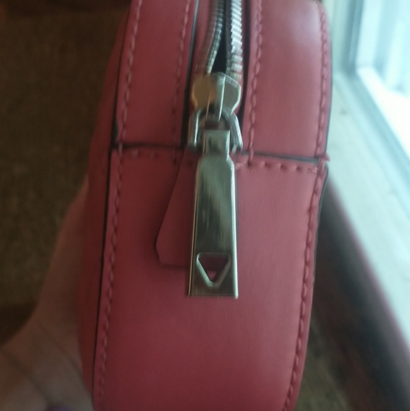 NWT! GUESS Caviar Quilted Large Zip Around Gussetted Belt Bag Bum Bag Coral Neon - Picture 15 of 17